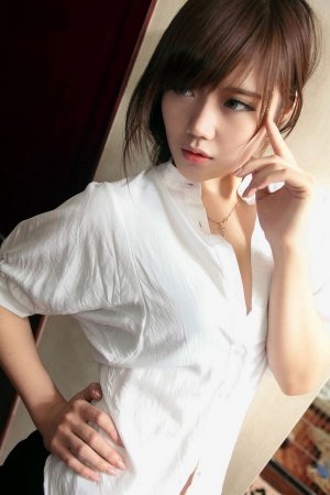 他的巨物撑开她的花缝的导演是谁